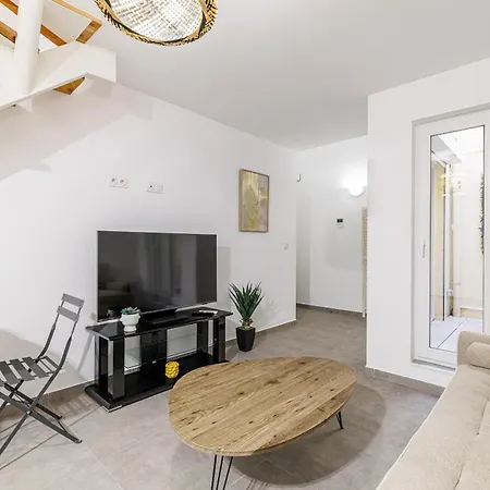 Lejlighed 1 Bdr Duplex Downtown - Ac Nice